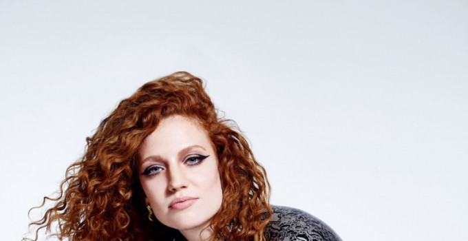 Jess Glynne : dopo la sua partecipazione a “Che tempo che fa” di ieri sera il suo album ‘I Cry When I Laugh’ scala le charts