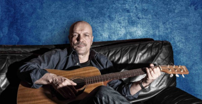 "Voce" è il nono album di Marco Ongaro. Contiene l'omaggio a Leonard Cohen "Alleluia"