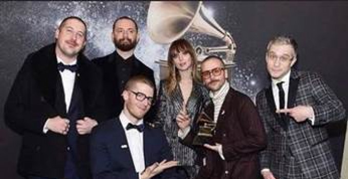 Portugal.The Man hanno vinto ai Grammy Awards come Best Pop Duo Group Performance per il brano Fell It Still