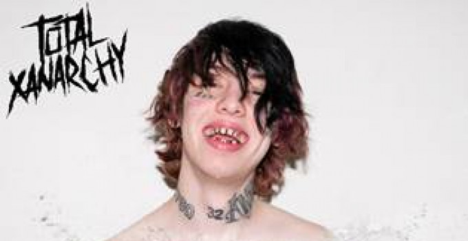 Lil Xan pubblica il suo album di debutto "Total Xanarchy" il 13 aprile