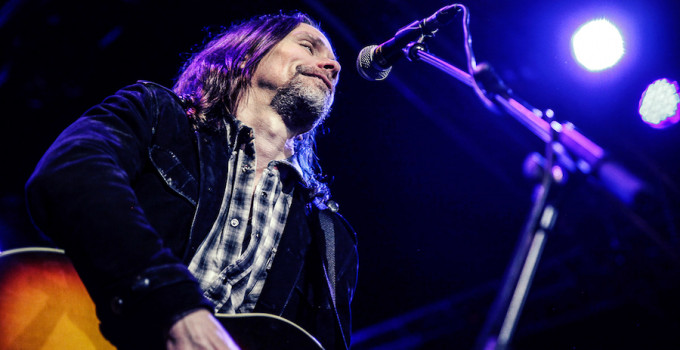 Myles Kennedy ai Magazzini Generali: un concerto da tutto esaurito