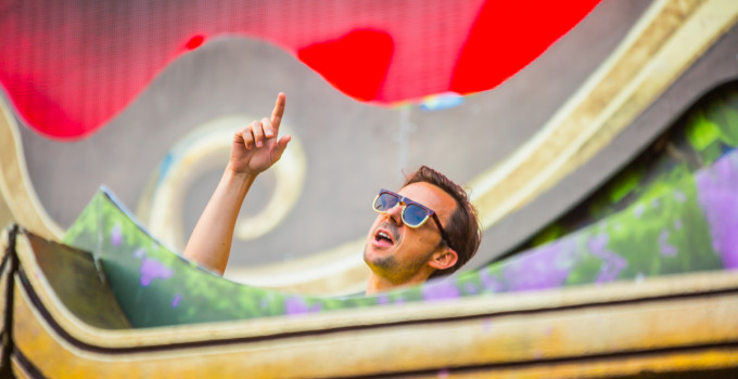 Unite with Tomorrowland - Martin Solveig incanta il pubblico