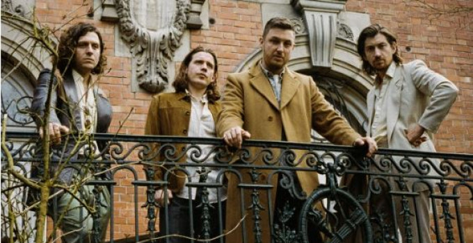 Gli ARCTIC MONKEYS annunciano il 7” di "Tranquility Base Hotel & Casino" + la nuova b-side “ANYWAYS”