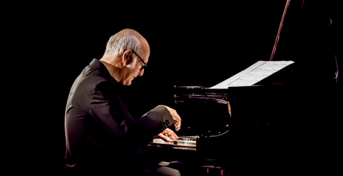 Ludovico Einaudi live al Teatro Regio di Parma con il primo dei sette album  di “Seven Days Walking”