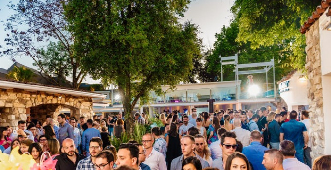 Fellini Milano - Pogliano (MI), un weekend scatenato: 5/7 Cena e Aperitivo a Bordo Piscina (ingresso libero fino alle 24), 6/7