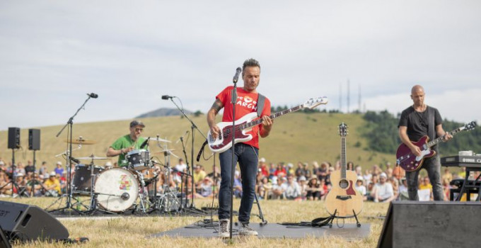 NEK GRANDE SUCCESSO PER IL CONCERTO DI APERTURA DI RISORGIMARCHE