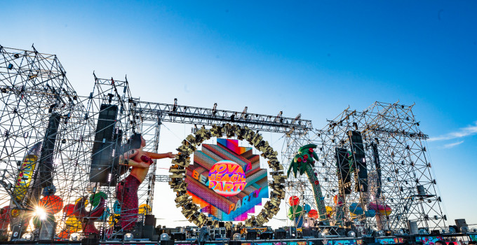 JOVA BEACH PARTY a Viareggio    Martedì 30 luglio e sabato 31 agosto 2019 Spiaggia del Muraglione – Viareggio (Lucca)
