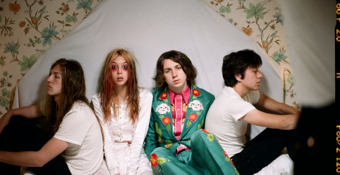 STARCRAWLER annunciano il nuovo album DEVOUR YOU in uscita l'11 ottobre su Rough Trade Records