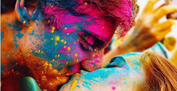 BIBIONE, DOMENICA DI ARCOBALENI E MUSICA: ARRIVA L’HOLI