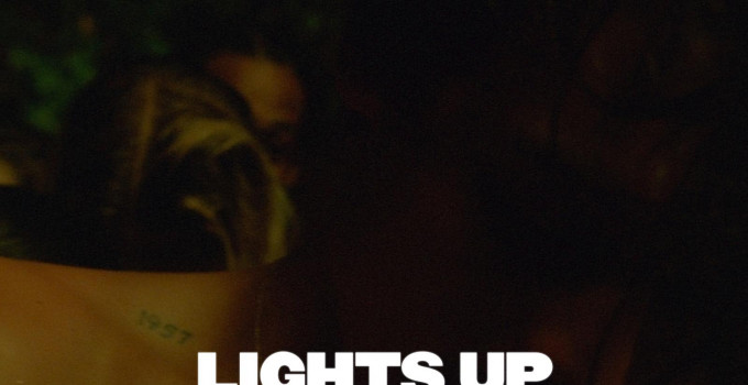 HARRY STYLES è tornato! “LIGHTS UP” è il nuovo attesissimo brano da oggi in radio e in digitale.