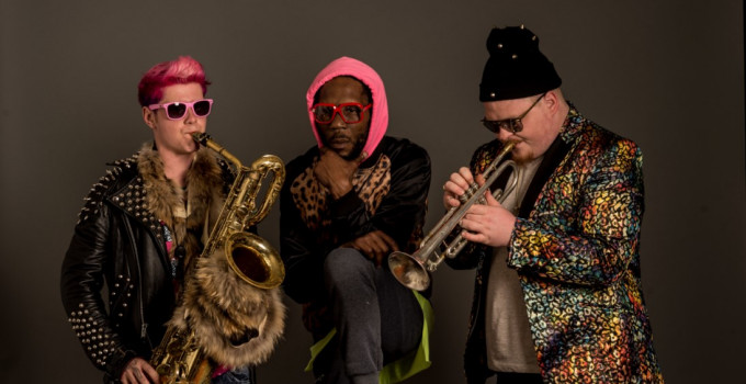 TOO MANY ZOOZ  ANNUNCIATE DUE DATE A MAGGIO!