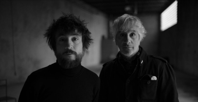 LEE RANALDO & RAÜL REFREE  condividono il video per "LIGHT YEARS OUT"