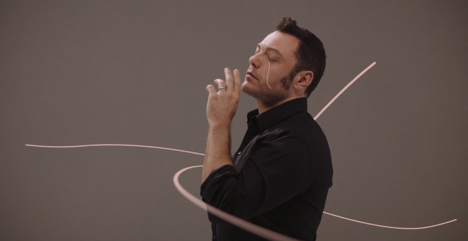 TIZIANO FERRO: AMICI PER ERRORE è IL NUOVO SINGOLO. DOMANI IN RADIO, DA STASERA VIDEO ONLINE