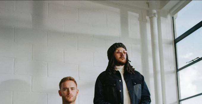 TOM MISCH & YUSSEF DAYES presentano il video per il nuovo singolo “NIGHTRIDER” FT. FREDDIE GIBBS