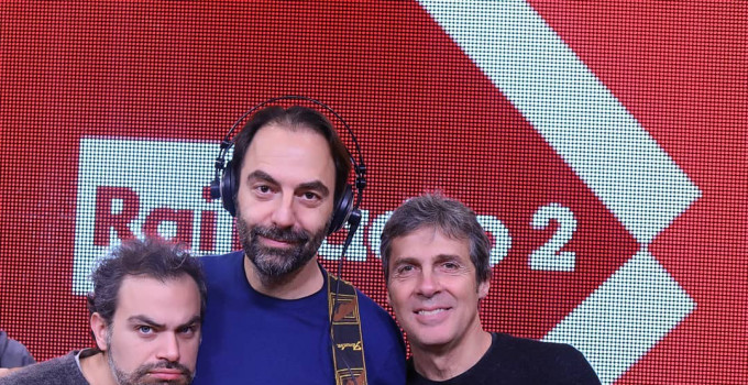 Radio2 Social Club è tornato in Tv con Luca Barbarossa, Andrea Perroni e Neri Marcorè