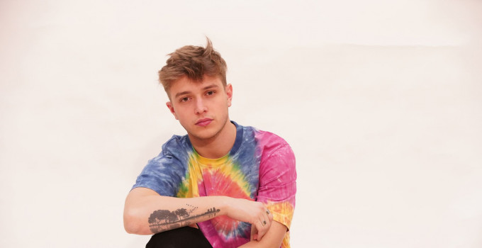 Il giovane cantante savonese uscito da Amici 19 JACOPO È TRA GLI 8 FINALISTI DEL FESTIVAL DI CASTROCARO