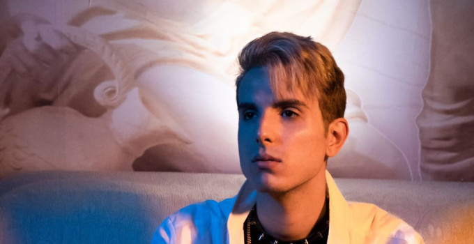 LUKE RHODES ESCE CON IL SUO NUOVO SINGOLO “LOOK AT ME NOW"