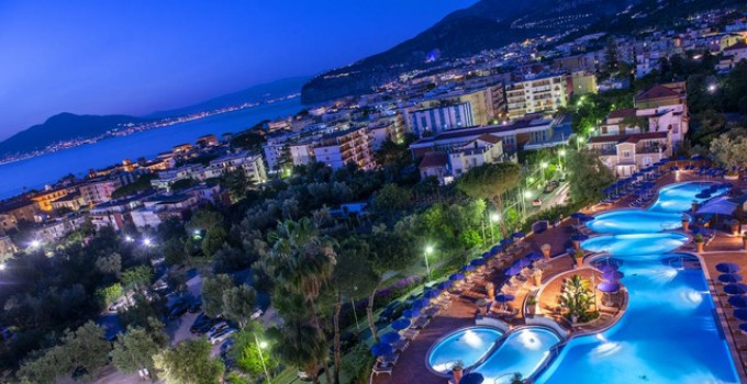 La Terrazza Lounge Bar: Sunset Aperitif da sogno all'Hilton Sorrento Palace dal 10/06