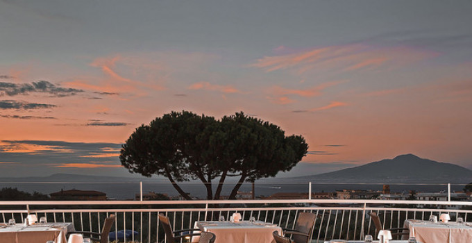 Andrea Gambardella, Carmine Sorrentino e l'art director Nello Simioli @ Terrazza Lounge Bar / Hilton Sorrento Palace per Sunset