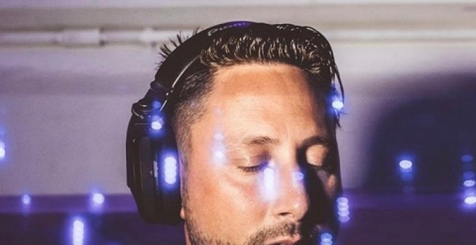 Tanti dj set per Mitch B. e "Turn the Beat Around"