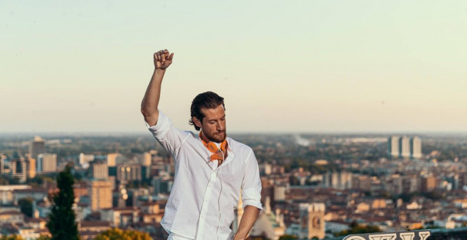Il 15 agosto 2021 Nicola Veneziani dj set @ Coco Beach - Lido di Lonato (BS)