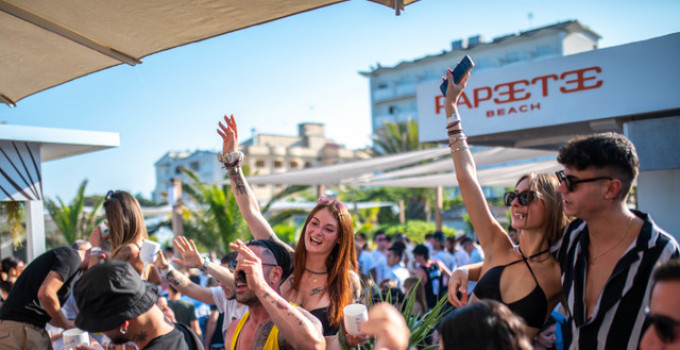 Papeete Beach & Villapapeete Milano Marittima (RA): weekend del 2 giugno tra beach party, sunset rituals, dinner show… con il s