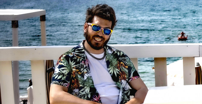 KARMIN SHIFF: L'INTERVISTA CON IL DJ E PRODUTTORE SICILIANO DA POCO FUORI CON IL NUOVO SINGOLO 'ANDAMENTO LENTO'