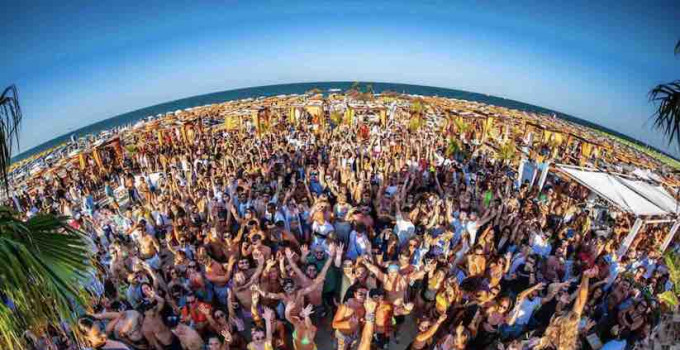 Papeete Beach Milano Marittima - Ferragosto '23 da ballare e vivere in spiaggia