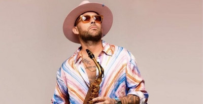 14/6 Jimmy Sax, star mondiale del sassofono, fa muovere a tempo Praja Gallipoli