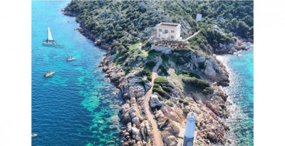 Casa Scogliera: a Palau, un luogo magico, nell'area dell'ex Faro di Capo D'Orso