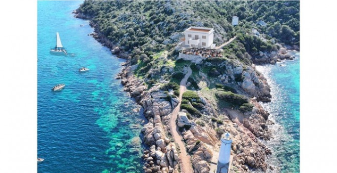 Casa Scogliera: a Palau, un luogo magico, nell'area dell'ex Faro di Capo D'Orso
