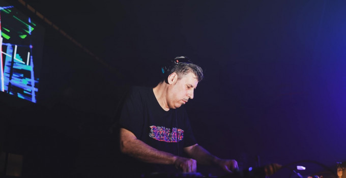 5/7 Victor Simonelli, top dj newyorkese, fa scatenare Flava Beach - Castel Volturno (Caserta)