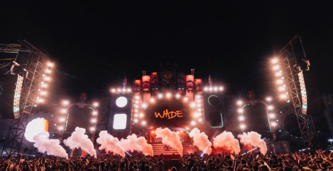 19/7 Wade fa scatenare Flava Beach - Castelvolturno (Napoli) a ritmo di elettronica