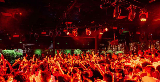 8/8 Flavour Take Oker, 9/8 Mainstream Pool Party, l'estate esplosiva di Costez - Bergamo