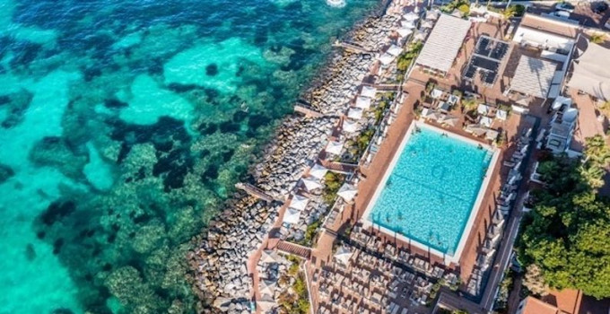 The Beach Sicily a Ferragosto '25 emoziona: 14/8 Fantasy Gala Show, 15/8 Lunch DJ set... E dalle 21 street food @ Cava