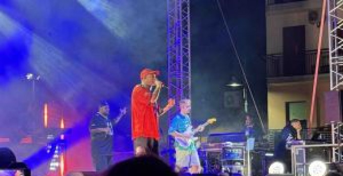 Clementino a Golfo Aranci, una serata indimenticabile, due ore di spettacolo puro