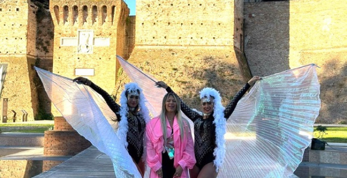 Giulia Regain, si balla col nuovo singolo "Firefly"