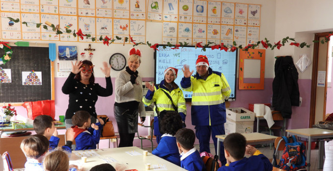 DA CALTANISSETTA ALLE PROVINCE SICILIANE, RI-GIOCHI@MO CRESCE ANCORA  Migliaia i giocattoli e le letterine che i portalettere ni