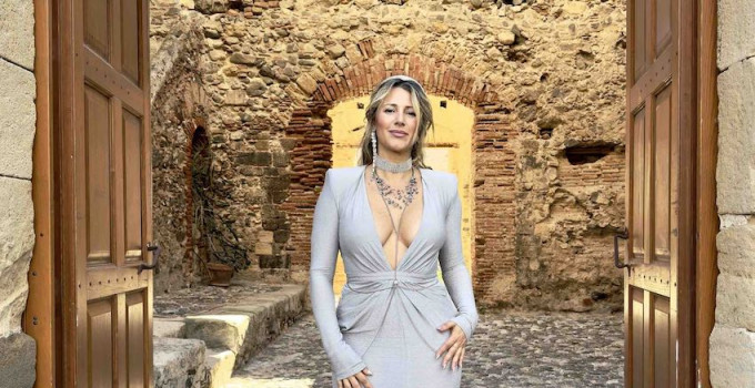 Giulia Regain torna con “DEA”. E la storia #gmagic continua