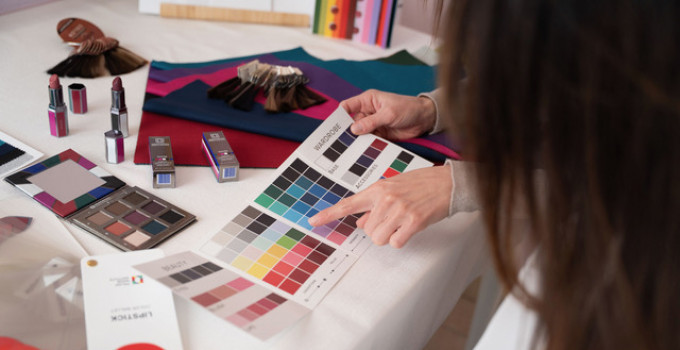 Armocromia, a Gardacqua (VR), per scoprire i colori che ci valorizzano