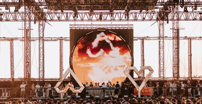 Aperyshow, musica e solidarietà: il debutto a Milano
